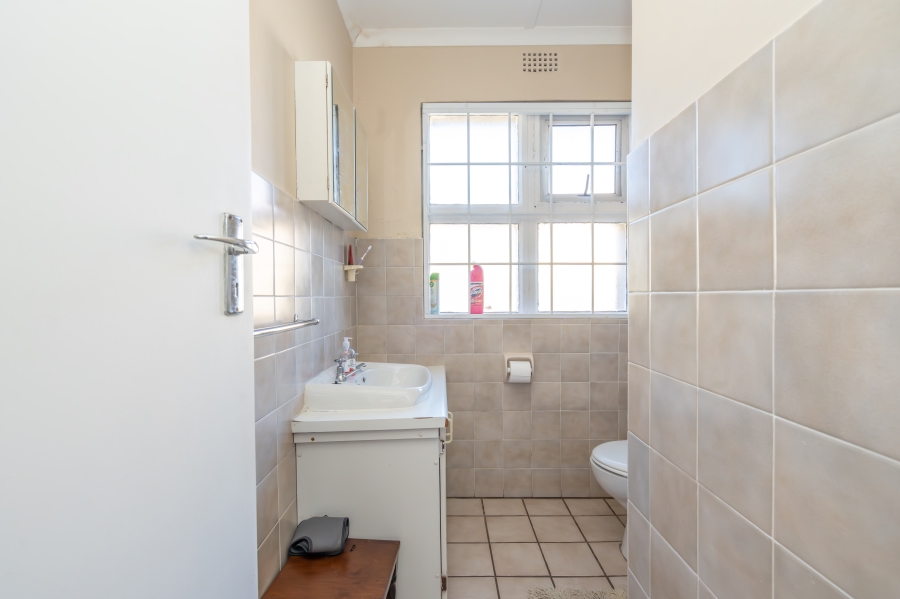 8 Bedroom Property for Sale in Middedorp Western Cape